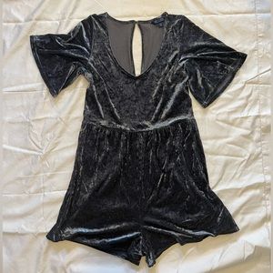 AE Crushed Velvet Romper w Pockets - Size Large